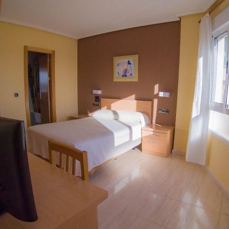 Hostal Meseguer El Altet Exteriör bild