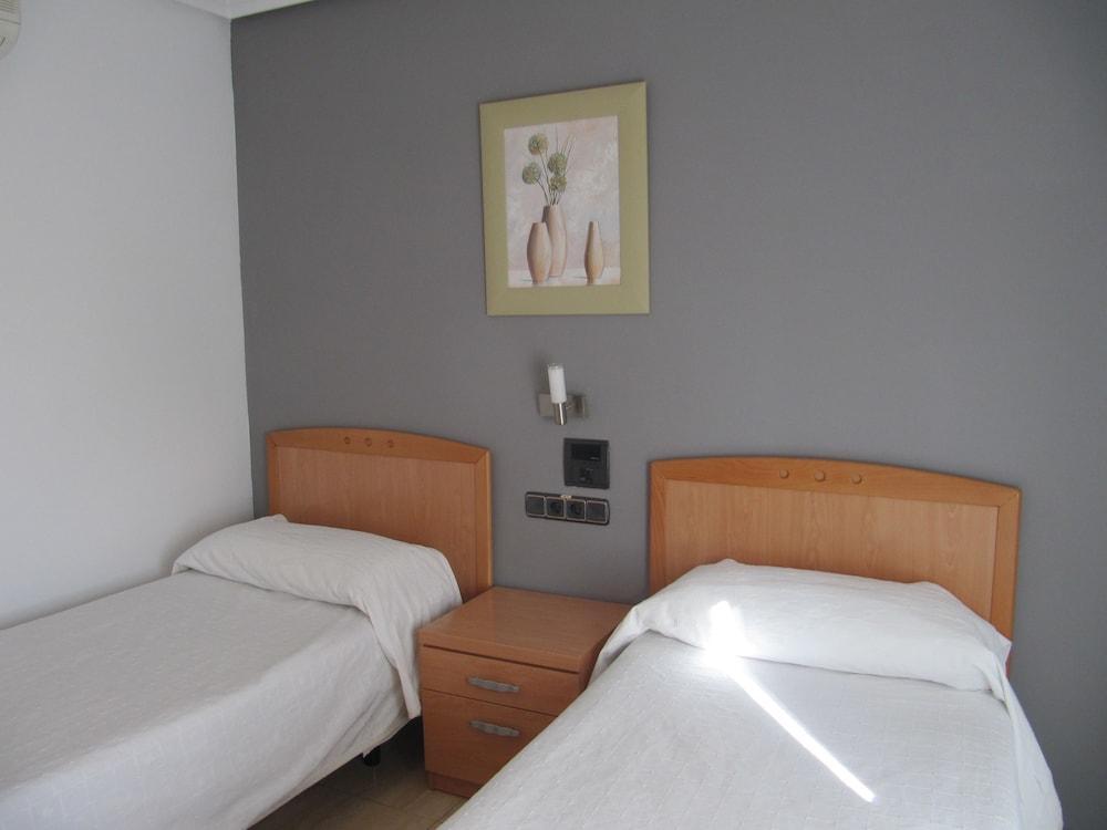 Hostal Meseguer El Altet Exteriör bild