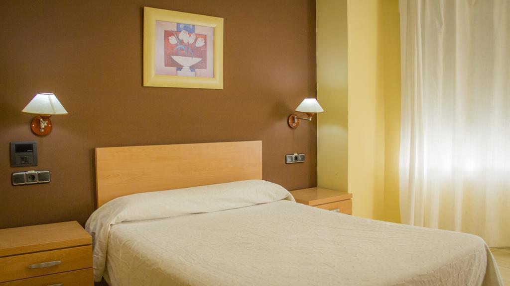 Hostal Meseguer El Altet Exteriör bild
