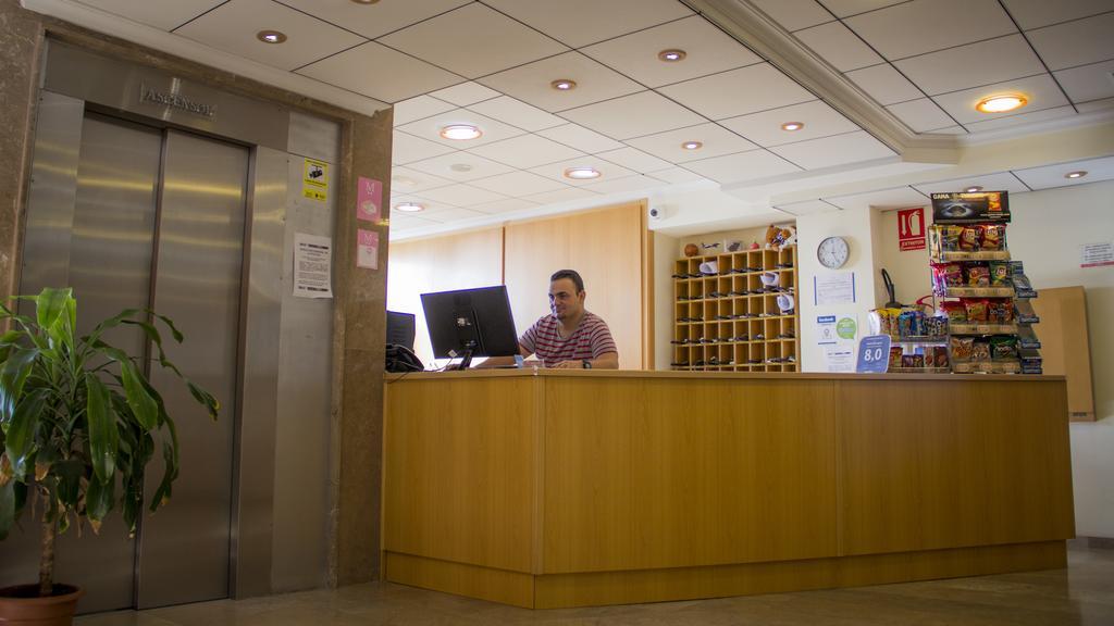 Hostal Meseguer El Altet Exteriör bild