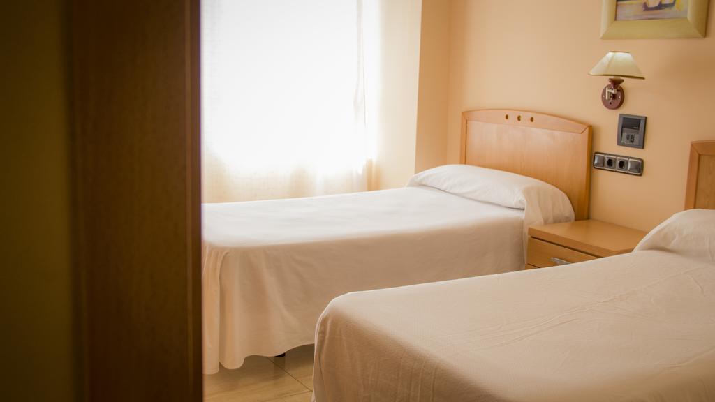 Hostal Meseguer El Altet Exteriör bild