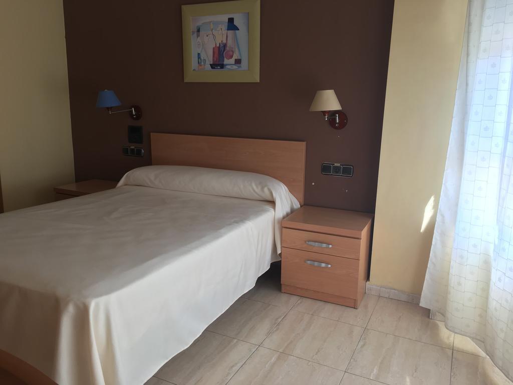 Hostal Meseguer El Altet Exteriör bild
