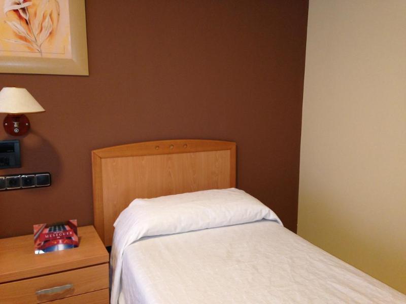 Hostal Meseguer El Altet Exteriör bild