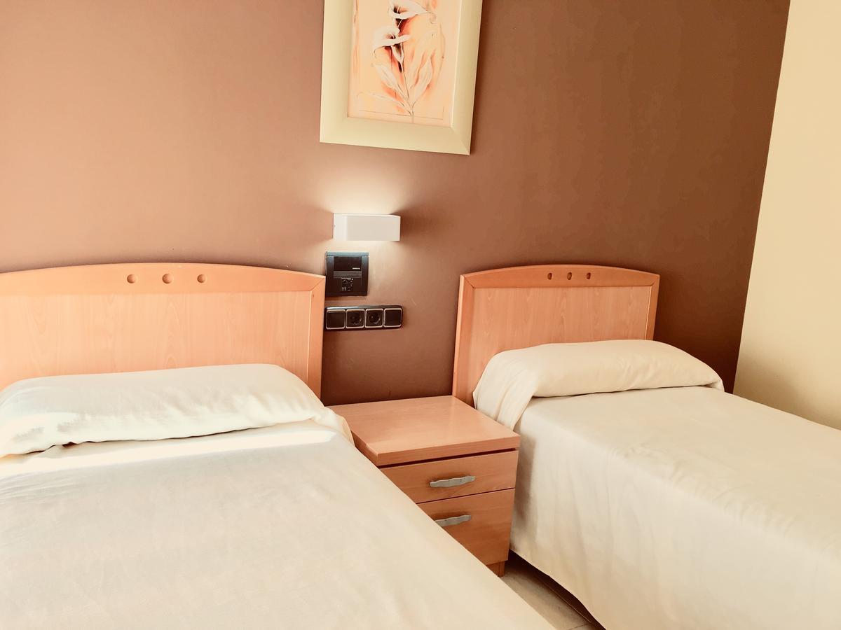 Hostal Meseguer El Altet Exteriör bild