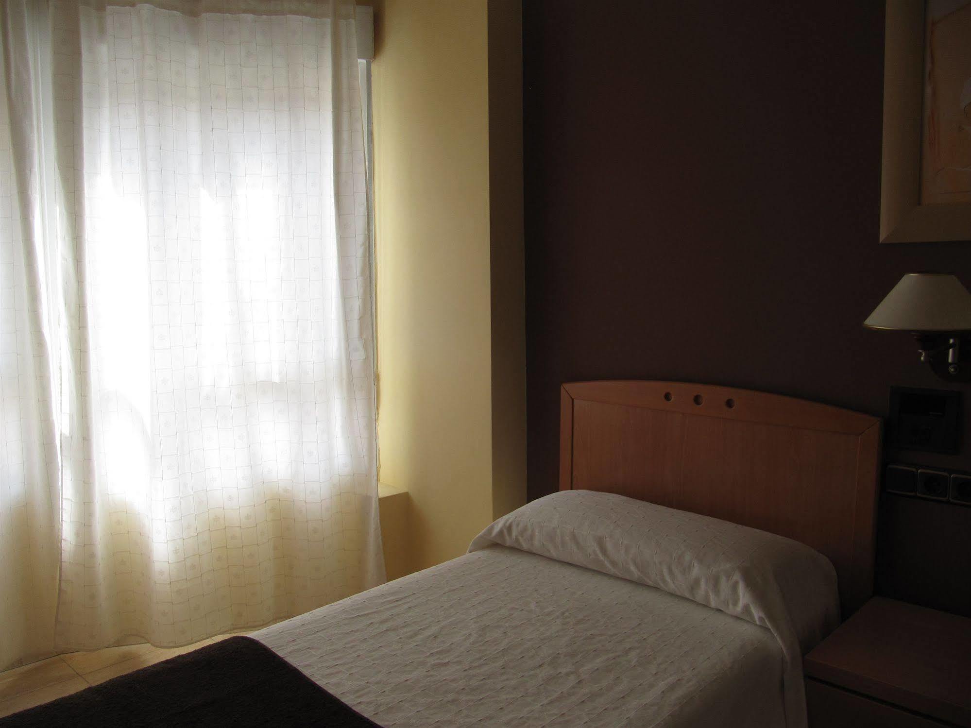 Hostal Meseguer El Altet Exteriör bild