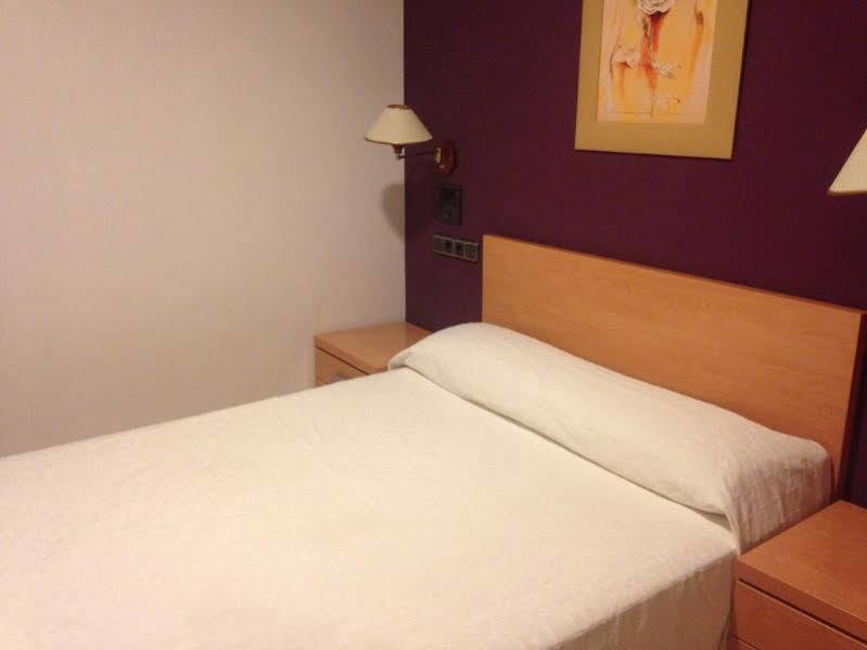 Hostal Meseguer El Altet Exteriör bild