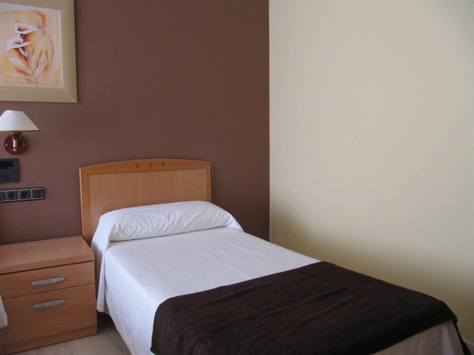 Hostal Meseguer El Altet Exteriör bild