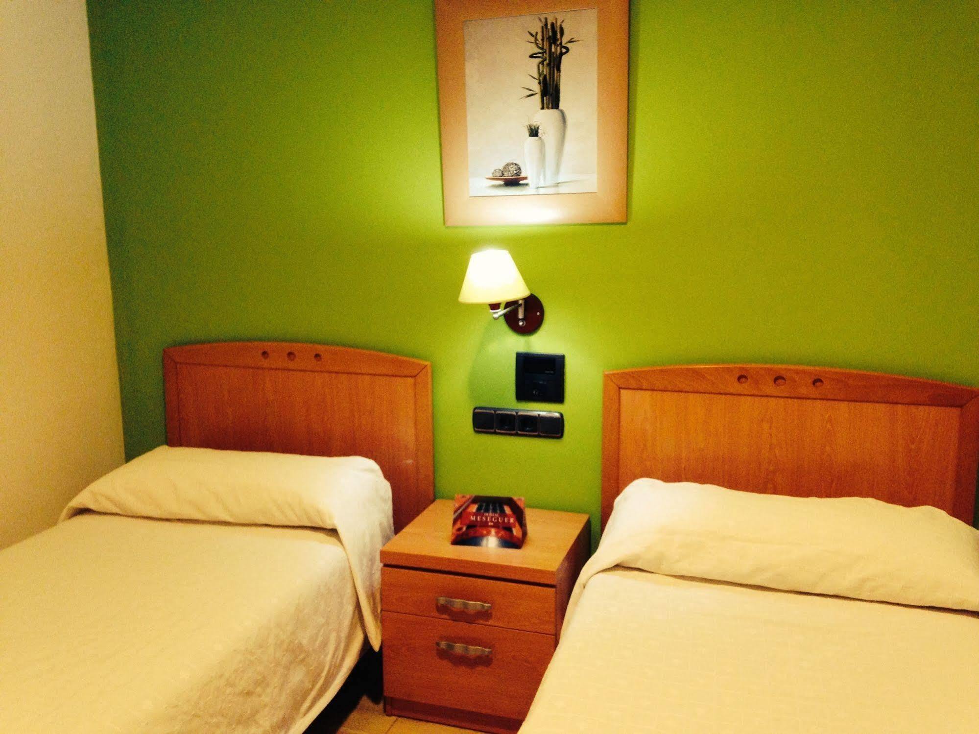 Hostal Meseguer El Altet Exteriör bild