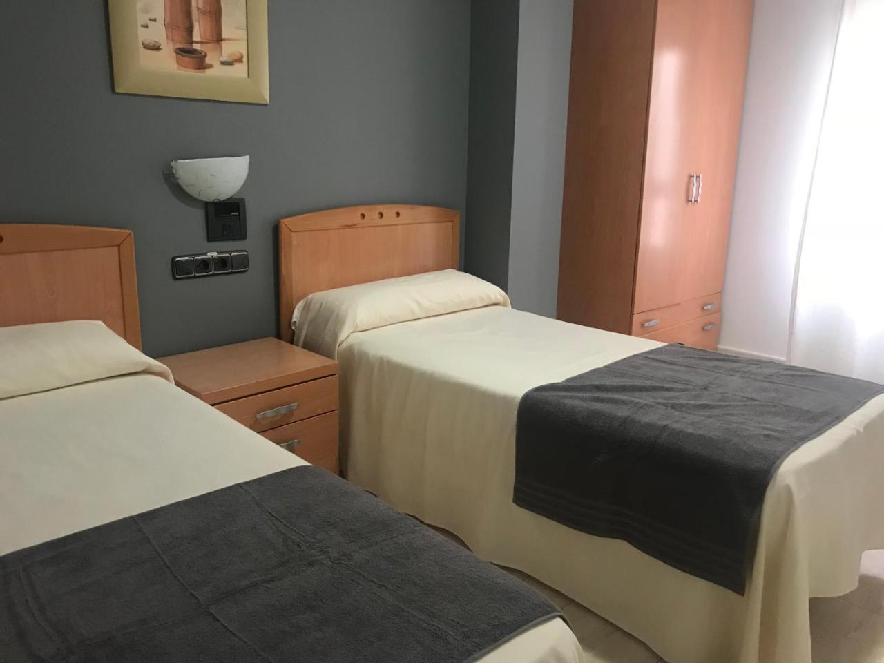 Hostal Meseguer El Altet Exteriör bild